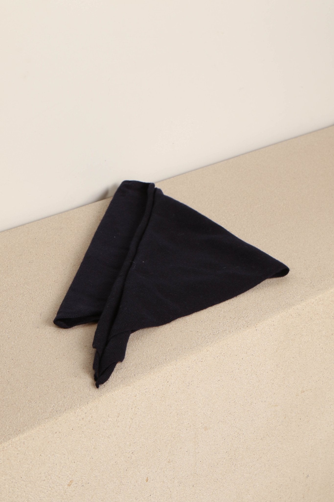 Shop Extreme Cashmere - Bandana - 35 Bandana - Navy - BYLOTTE