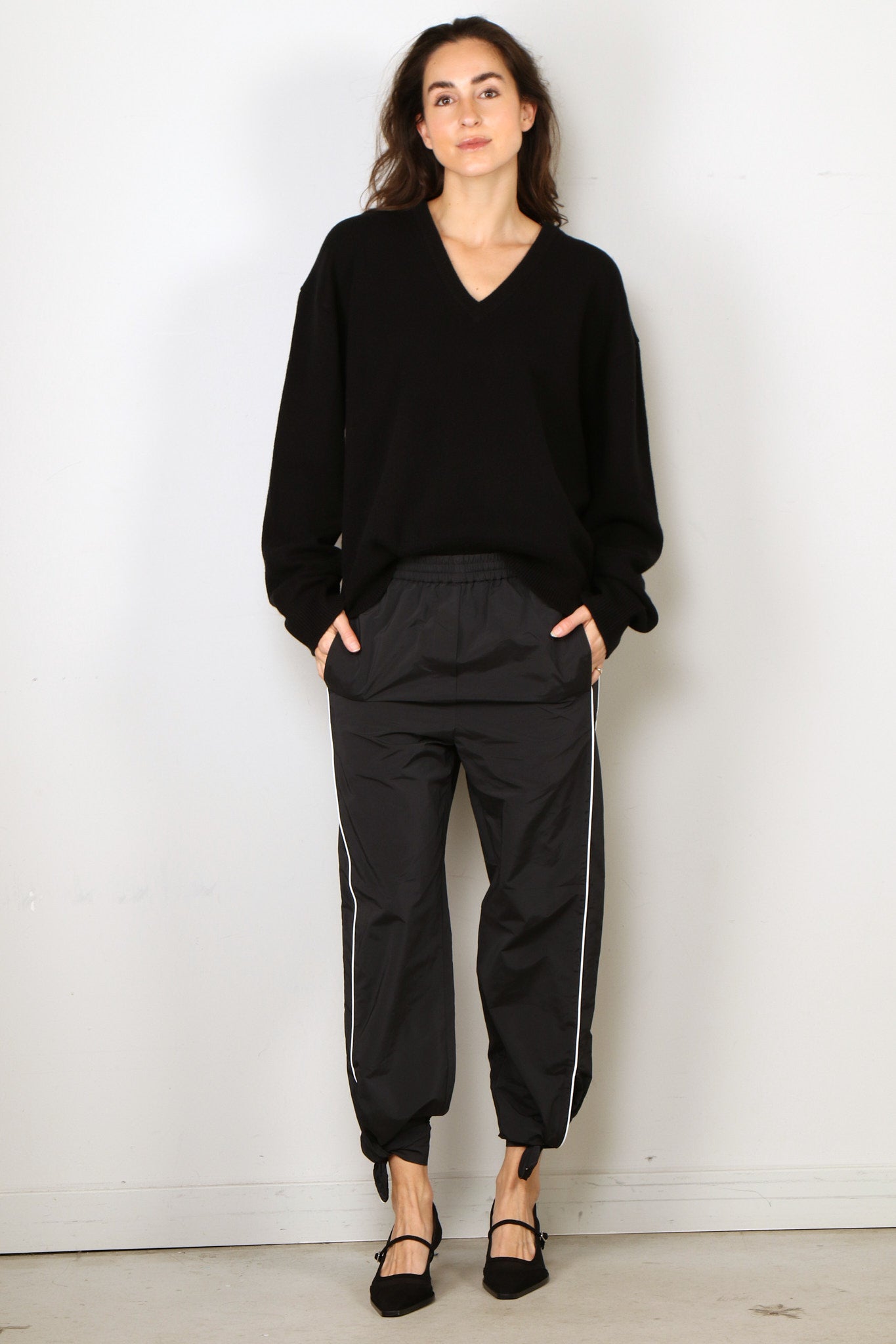 Shop Extreme Cashmere - Sweater - 457 Jack - Raven - BYLOTTE