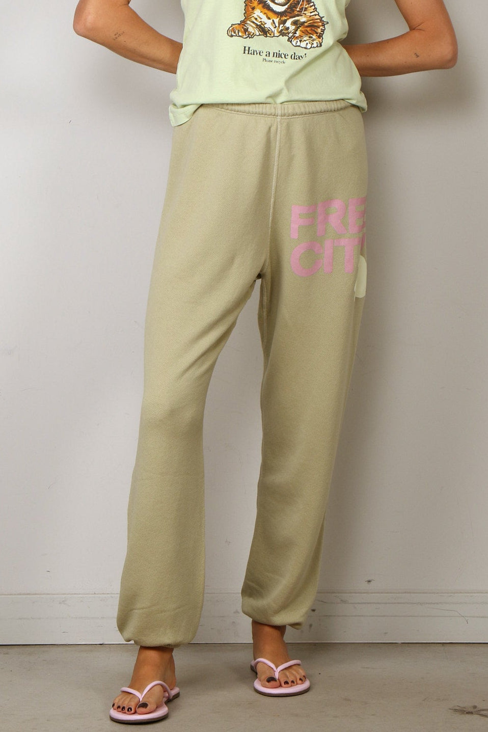 Shop FREE CITY joggings bij BYLOTTE