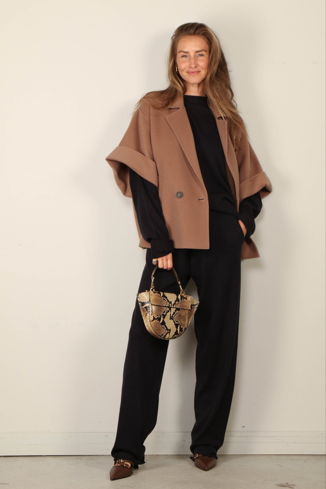 Shop Extreme Cashmere - Trui - 347 Aries - Navy - BYLOTTE