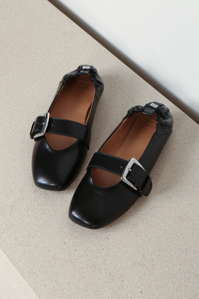 フラットシューズ Ganni FW25 BUTTERFLY STRAP BALLERINA (S31174916 099) Shop Ganni - Ballerina - Butterfly Strap Crinkle Oleatex