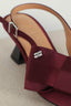 Ganni - Sandalen - Big Bow Kitten Heel Pump Satin - Dark burgundy - BYLOTTE