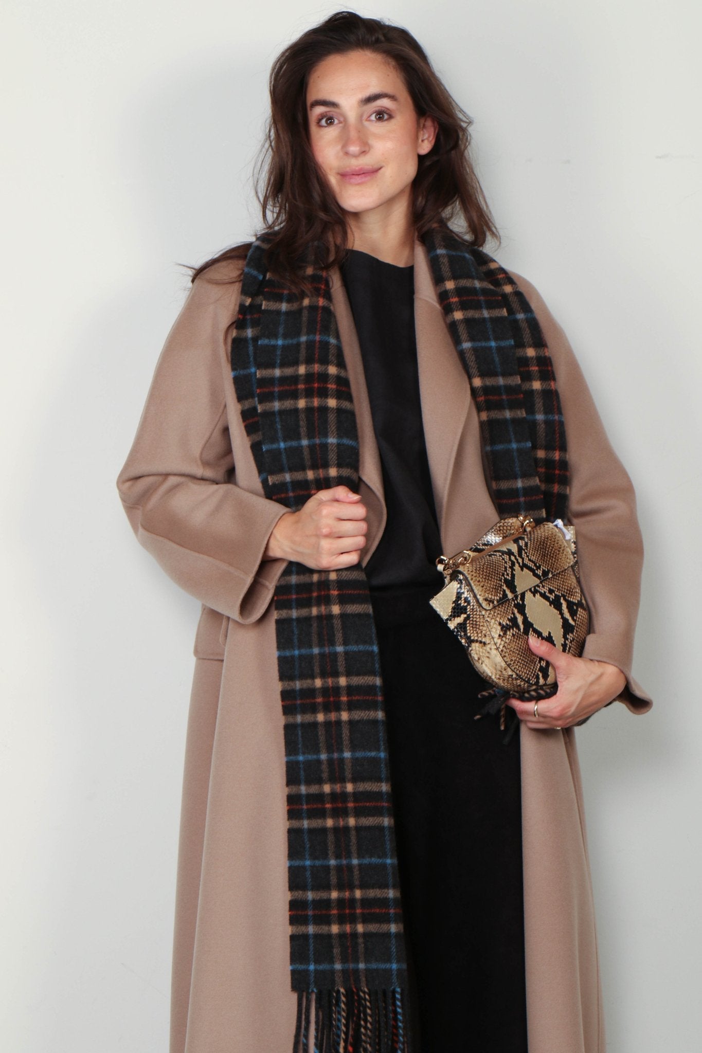 Shop Ganni - Sjaal - Doublec Face Wool Check Scarf - Charcoal Grey