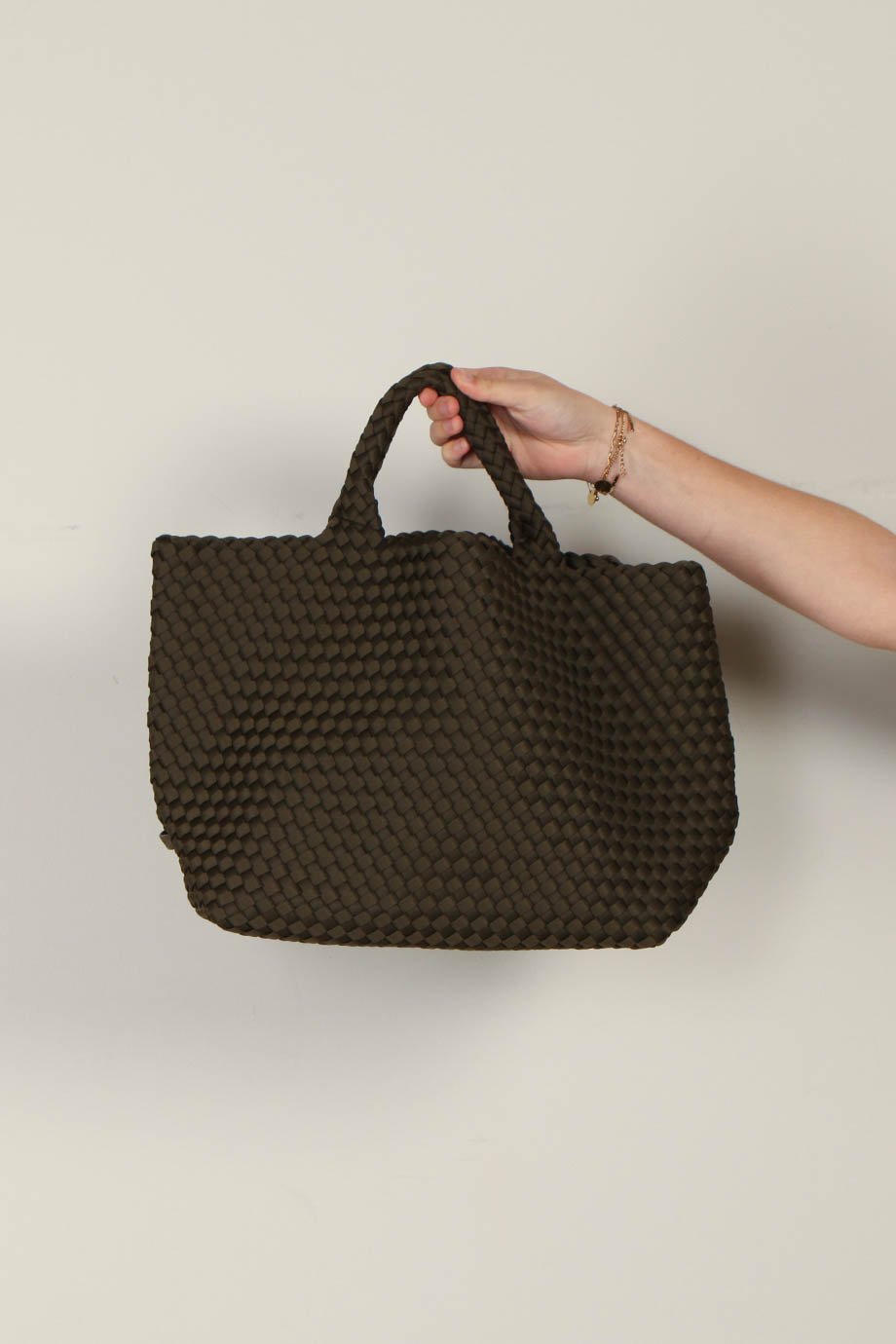 Shop Naghedi - Tas - St Barths Medium Tote - Olive - BYLOTTE
