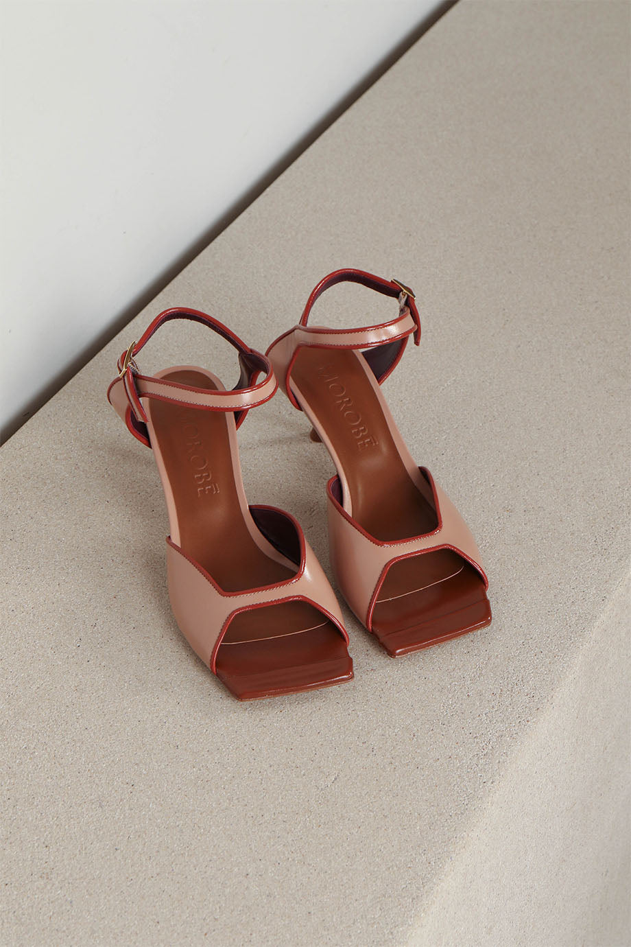 Misaki Shop Morobé - Sandalen - Griselda 02 - Mocha Mousse Tri - BYLOTTE